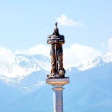 Karlı Ala-Too manzaralı Manas Ata heykeli - Kırgızistan / Talas